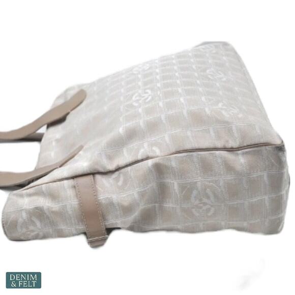 Chanel  Travel Line Beige Nylon/Leather Tote Bag Shoulder Bag/Purse/Carry On - Picture 8 of 16